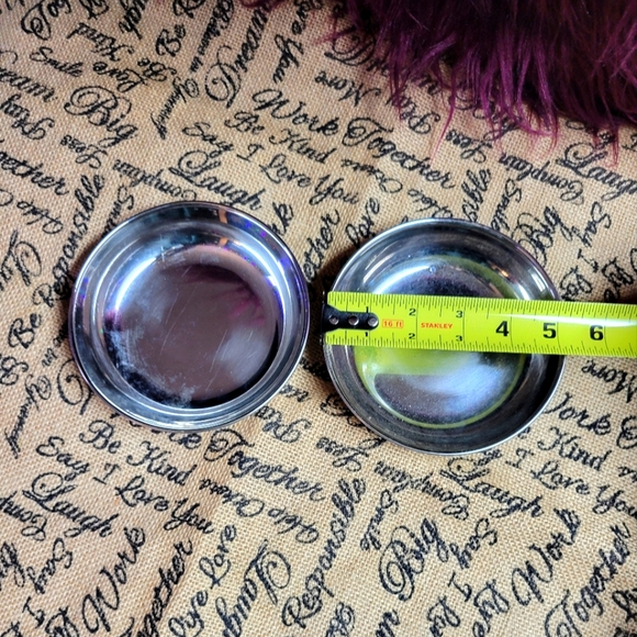 Barely used lot of 2 stainless steel cat food dishes rubber grip on bot - Picture 1 of 5